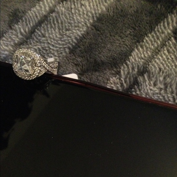 🔥🤩💍Stunning Diamond Ring 💍🤩🔥 - Picture 2 of 4